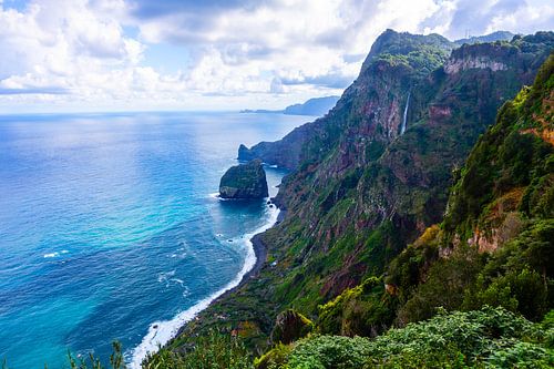 De prachtige noordkust van het eiland Madeira in de buurt van Santana