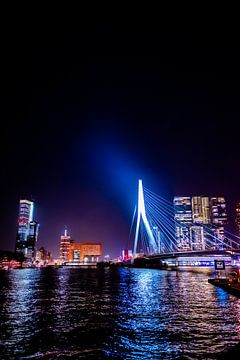 Erasmusbrug Rotterdam in de avond van Mark de Groot