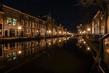 Maisons de canal sur l'Oude Rijn à Leiden sur Dirk van Egmond