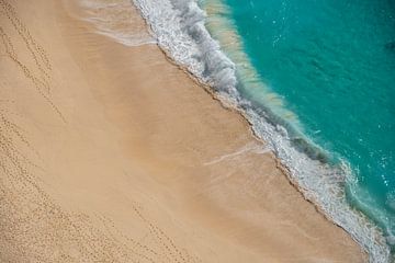 White sandy beach with turquoise water by David Esser