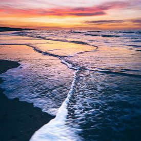 Follow the wave into the sunset by Niels Vanhee