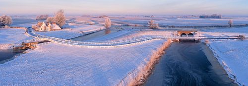 Drone foto bij Aduarderzijl van André van der Meulen