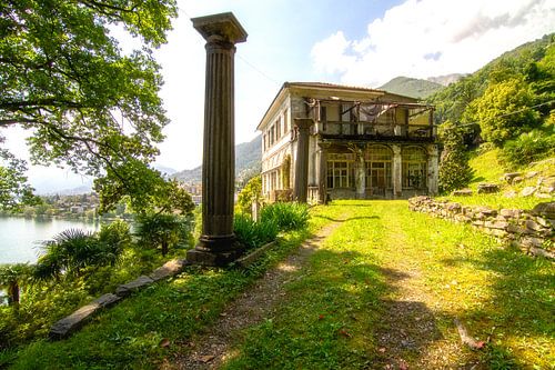 Abandoned lakeside villa by Truus Nijland