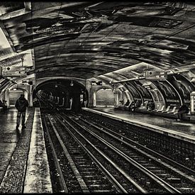 Metro Parijs Zwart Wit sur Koen Lambooij