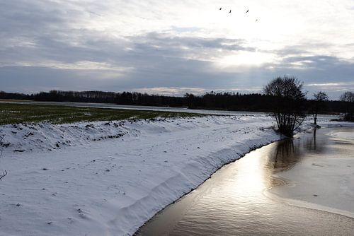 Een zonnige winterdag op de Ems