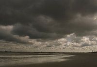 Strand bij Nieuwvliet, regenwolken