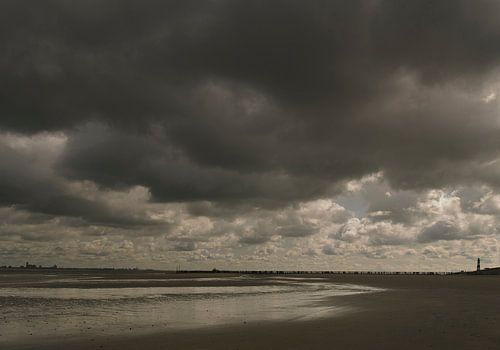 Strand bei Nieuwvliet, Regenwolken
