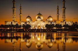 Sheikh Zayed Mosque in Abu Dhabi during sunset. by Ron van der Stappen