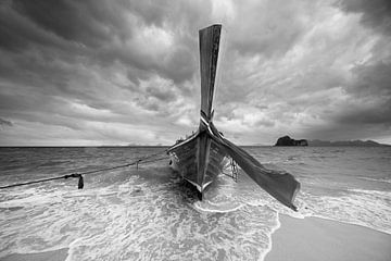 Longtail boot op Koh Ngai van Walter G. Allgöwer