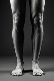 Monochromes Bild von Beinen und Füßen von Markus Gann