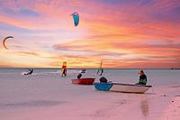 Wassersport auf Aruba bei Sonnenuntergang