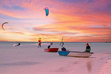 Watersport op Aruba op de Antillen bij zonsondergang van Eye on You