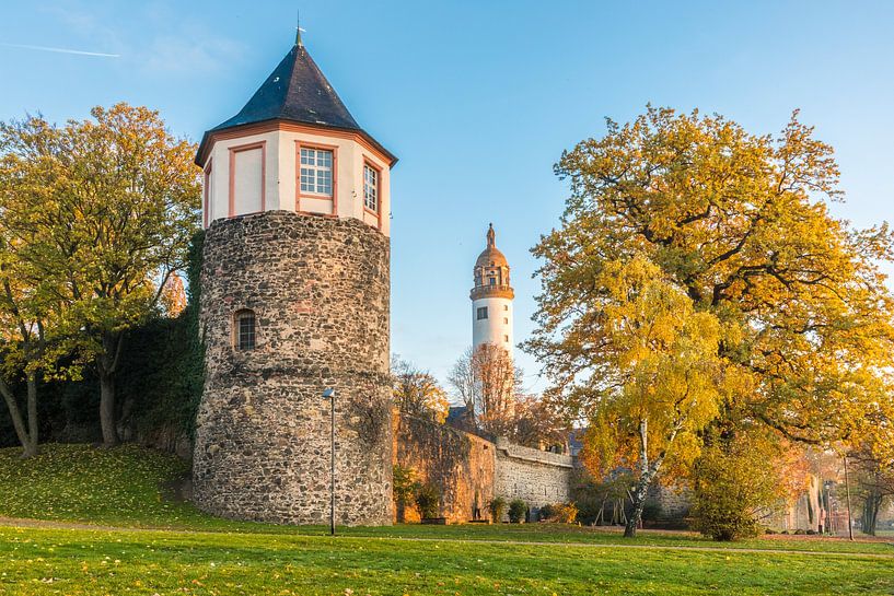 Turm der Stadtmauer mit Schlossturm Höchst, Frankfurt von Christian Müringer