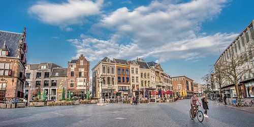 De Grote Markt in Nijmegen op een vroege voorjaarsavond