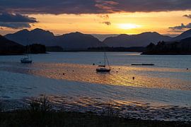 Sonnenuntergang Loch Leven Glencoe Schottland von Desiree van Oeffelt