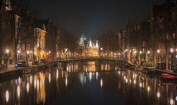 Een Winteravond aan de Kloveniersburgwal - Oude markt Amsterdam van Rudolfo Dalamicio