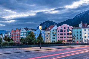 Zauberhafte Impression von Innsbruck am Abend