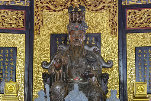The Breath of the Dragons Behind the Throne