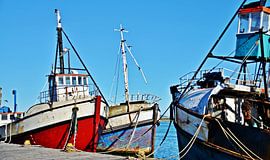 zwei alte Fischkutter im Hafen von Velddrif von Werner Lehmann