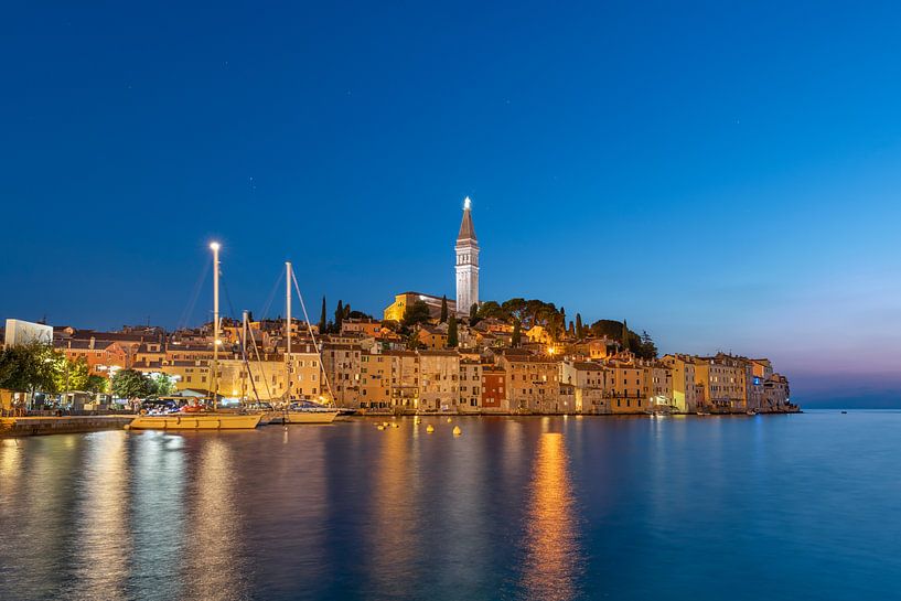 Evening shot of Rovinj  / Avondopname van Rovinj par Wim Kanis