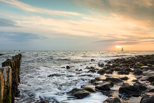 Zonsondergang aan zee
