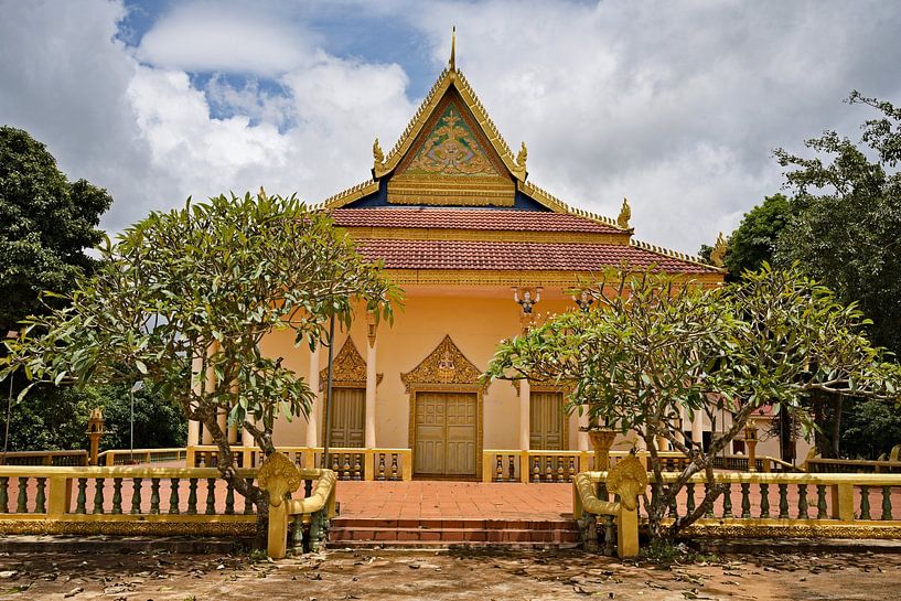 Wat Sen Monorom before the storm by Frank Photos