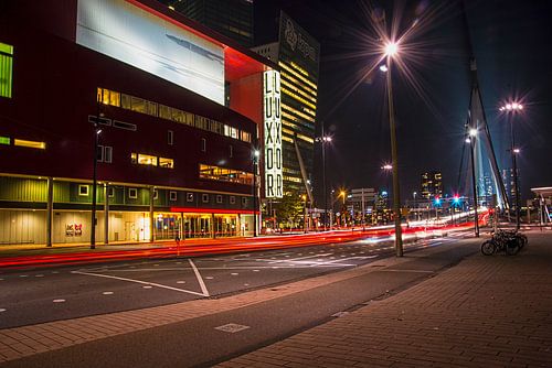 Rotterdam Luxor theater bij nacht