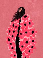 Vrouw bedekt met bloemen