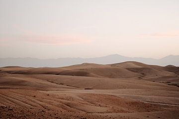 Landschaft Fotodruck warme Töne - Agafay Wüste Marokko von sonja koning