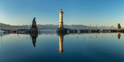 Lighthouse and Bavarian Lion in the harbour of Lindau at Lake Constance