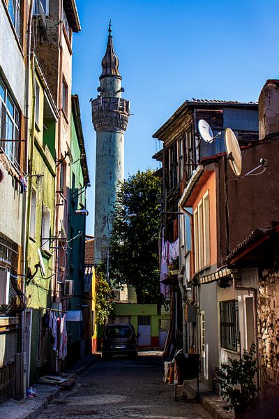 Alley in Istanbul by Oguz Özdemir