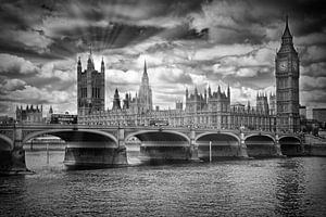 LONDON Westminster Bridge Sunrays | monochroom van Melanie Viola
