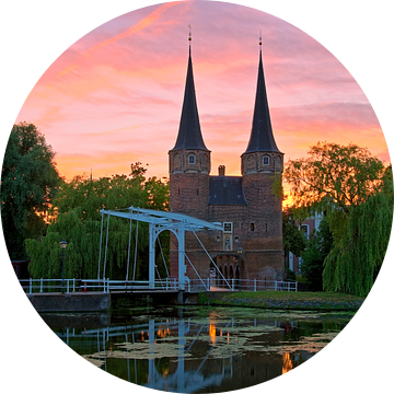 Mooie luchten boven de Oostpoort Delft van Anton de Zeeuw