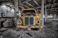 Gele Truck met Graffiti