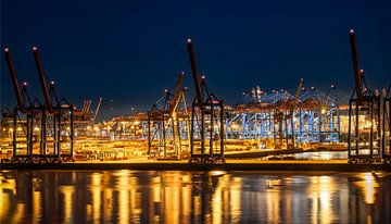 Nocturnal symphony - Containerhafen Hamburg by Sabine Wagner
