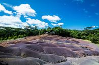 Seven Colored Earth, Mauritius, Afrika van Danny Leij thumbnail