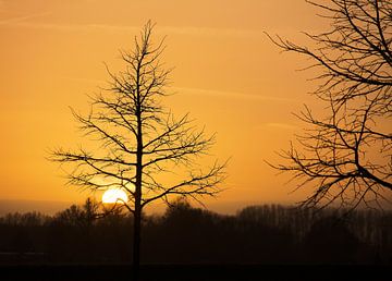 Een "verstopte" zonsondergang van Jurjen Jan Snikkenburg