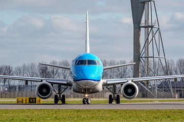 KLM Cityhopper Embraer ERJ-175 passagiersvliegtuig. van Jaap van den Berg