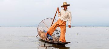 Myanmar: Intha visser (Intha) by Maarten Verhees