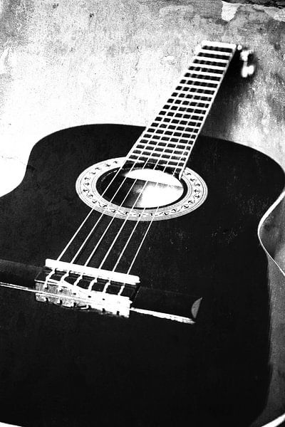 Zwart-wit structuur met een gitaar von Falko Follert