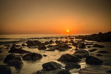 zonsondergang op het badstrand in Vlissingen  van Robin Hardeman