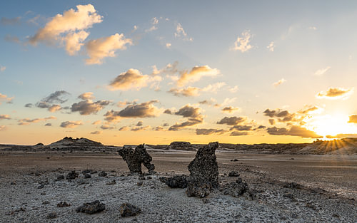 Zonsondergang in een rotswoestijn