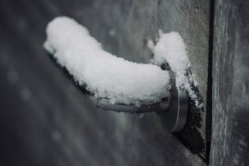 Snowy door handle sur Marthe Hermie