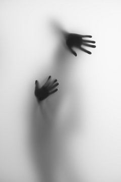 Misty Hands van Andrew Greening