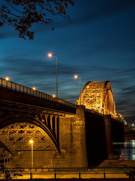 Waalbrug in noordelijk richting van Lex Schulte