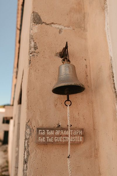 Cloche pour annoncer les invités au monastère - Zakynthos - Grèce Photographie de voyage par Irmgard Averesch