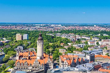 Uitzicht over de stad Leipzig met het nieuwe stadhuis van Rico Ködder