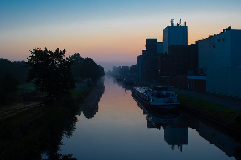 Gloire du matin avec du brouillard à Weert par Jolanda de Jong-Jansen