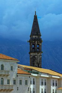 Sint-Nicolaaskerktoren Perast Montenegro van Patrick Lohmüller