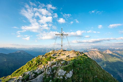 Zonsopgang boven de bergen van Tannheim bij de Rote Flüh